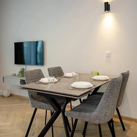 Elegant Skyline Retreat With Pool & Access By Flat Manаger Apartment *